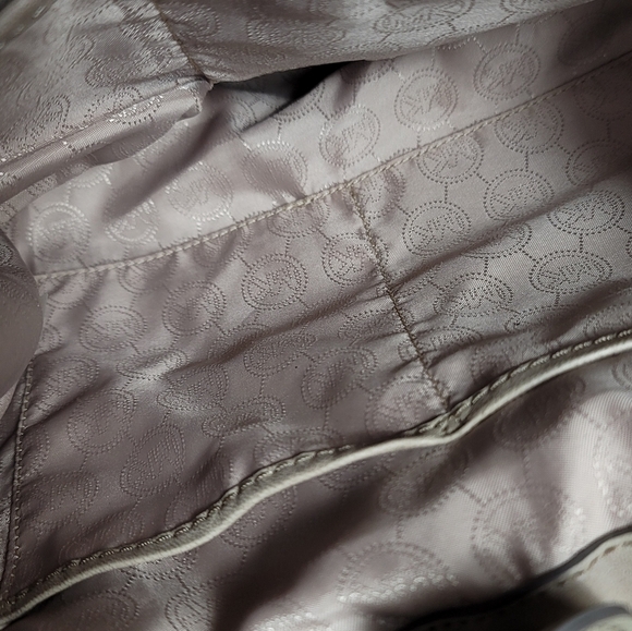 MICHAEL KORS RING TOTE, LEATHER GOLD MK LOGO & TASSEL SHOULDER BAG PURSE - Picture 2 of 12